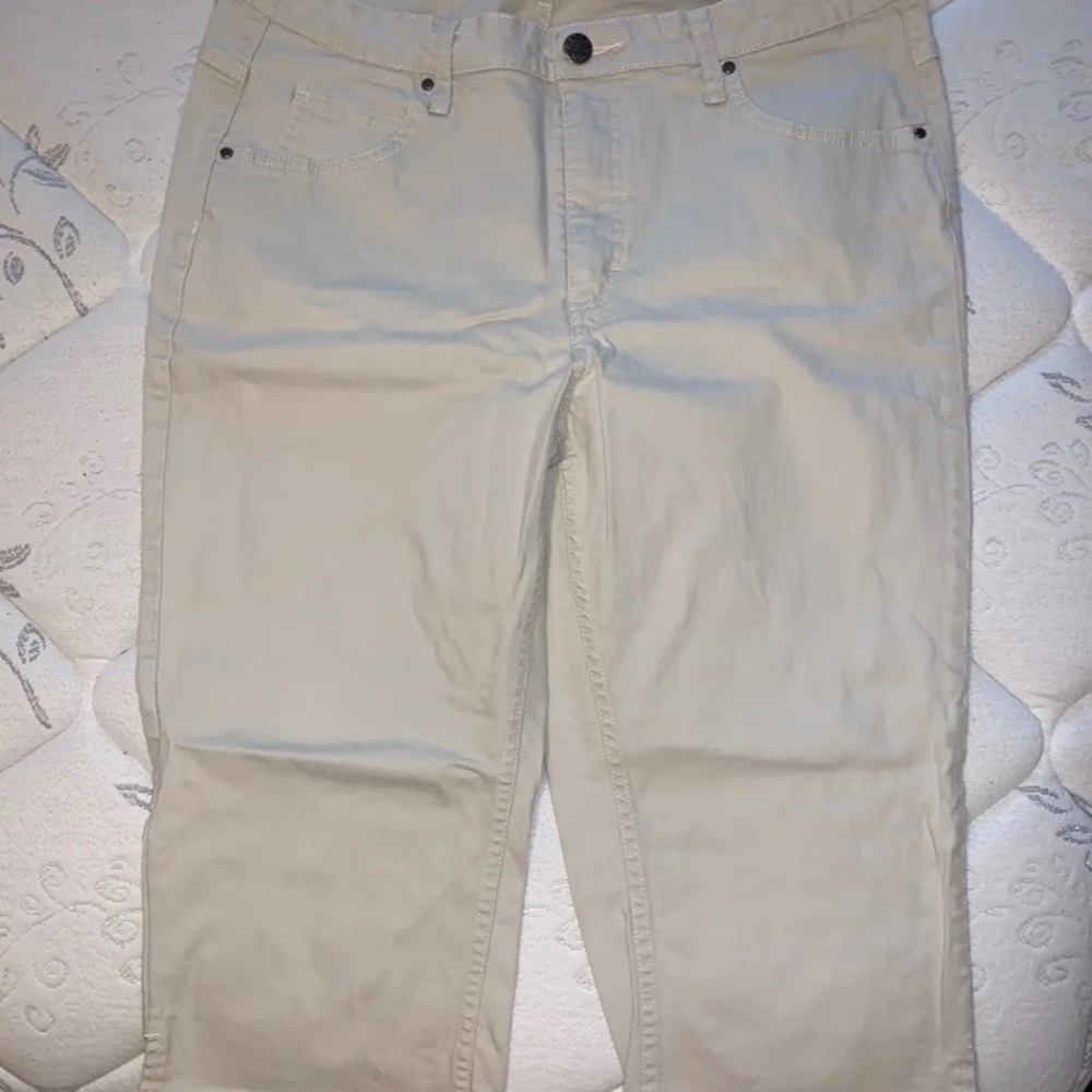 Riders by Lee Women’s Mid-rise Capris size 16
